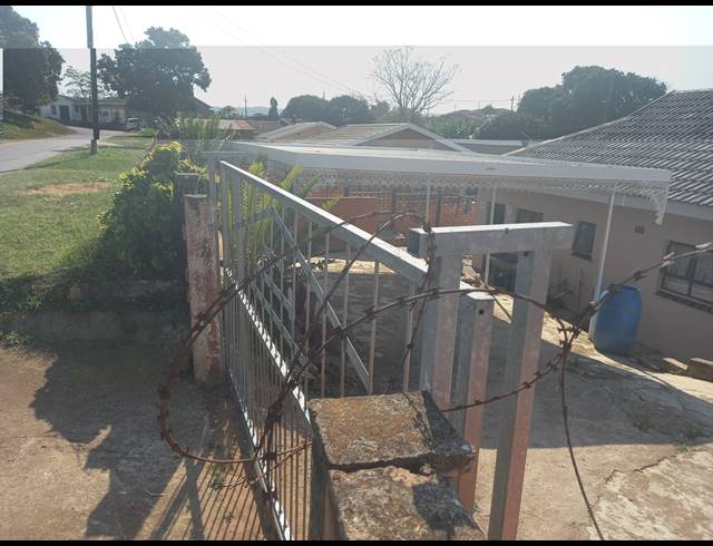 4 BEDROOM HOUSE FOR SALE IN UMLAZI C